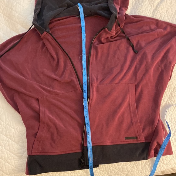 Blanc Noir hooded workout vest - Picture 7 of 11